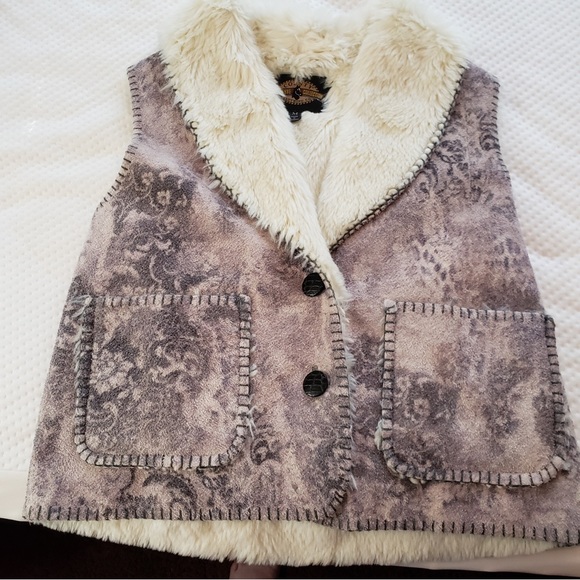 Cheyenne Collection Faux Fur and Suede Vest - Picture 9 of 15